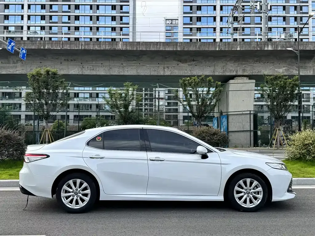 Toyota Camry 2021 из CN, фото 8
