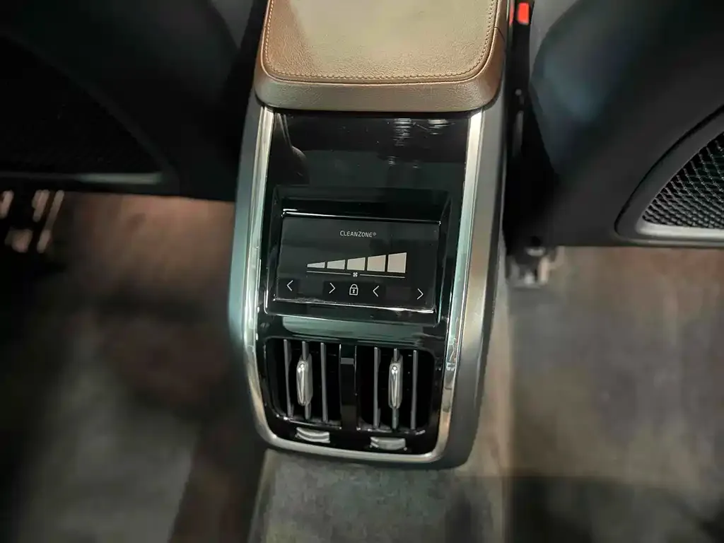 Volvo S90 2024 из CN, фото 6