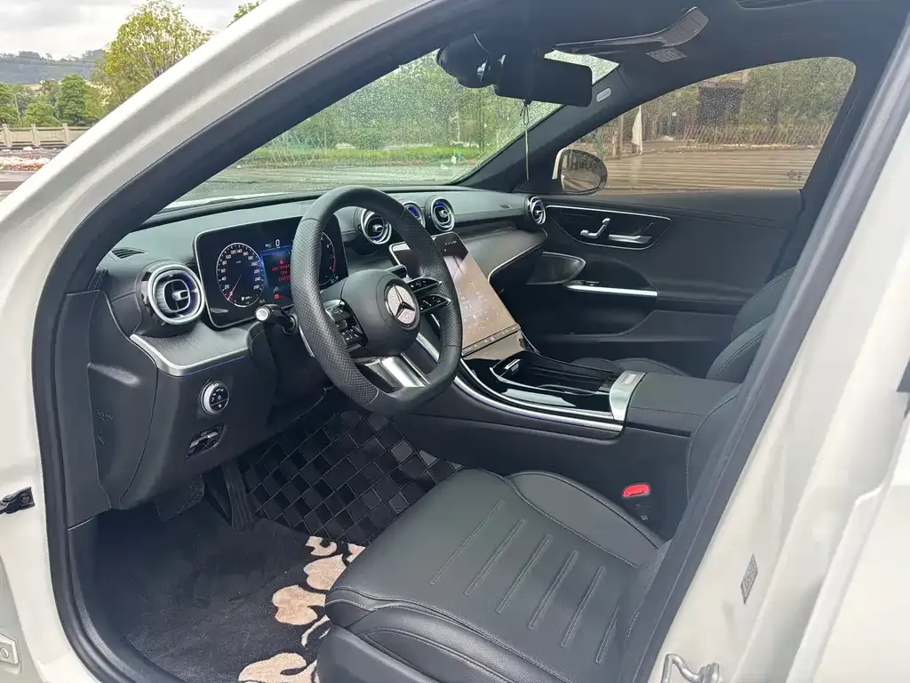 [object Object] C-Class 2023 из CN, фото 4