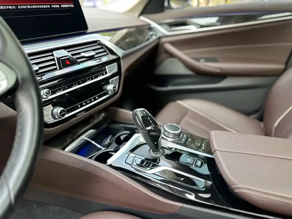 BMW 5 Series 2022 из CN, фото 10