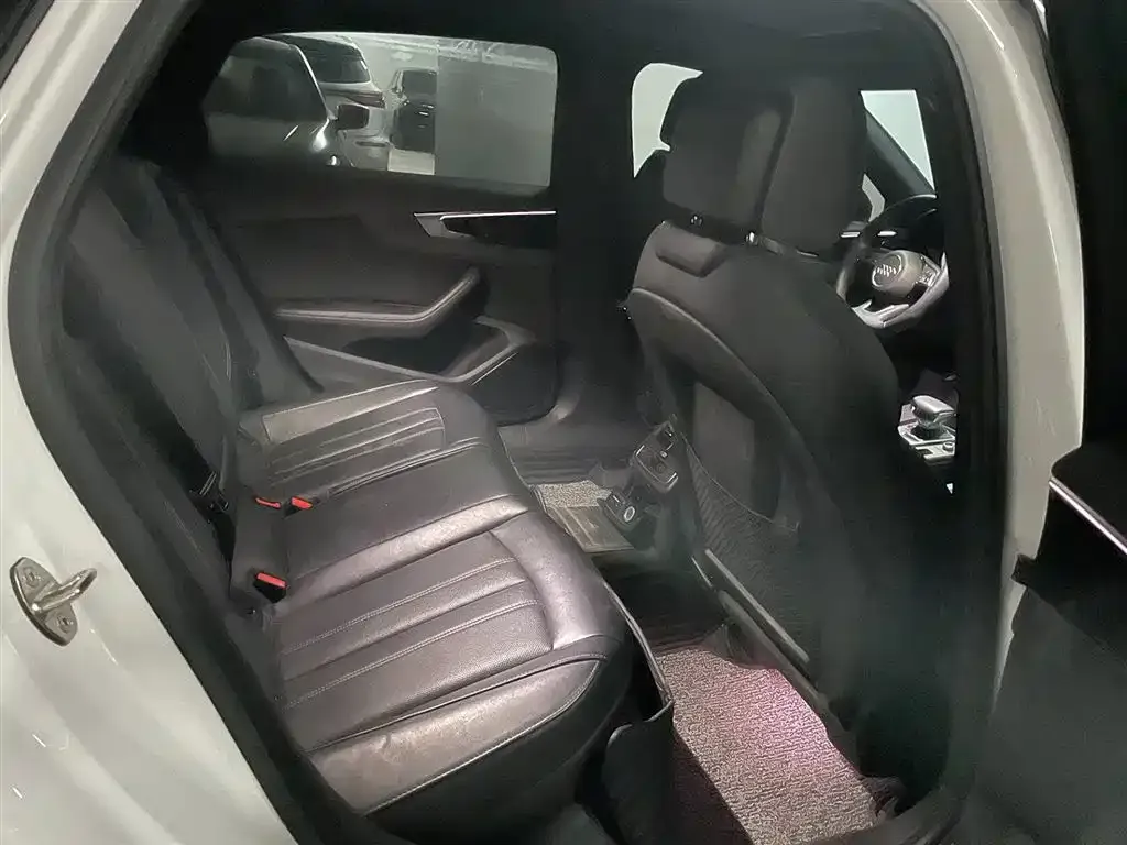 Audi A4L 2023 из CN, фото 10