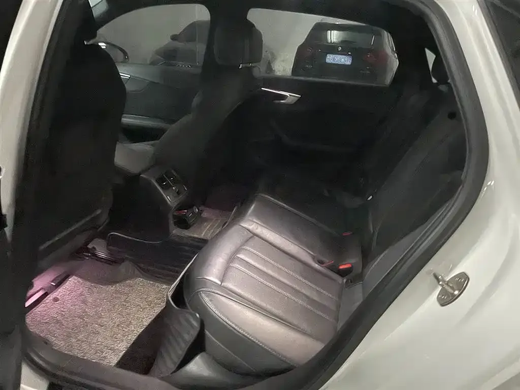 Audi A4L 2023 из CN, фото 9