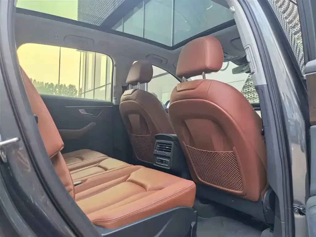 Audi Q7 2024 из CN, фото 10