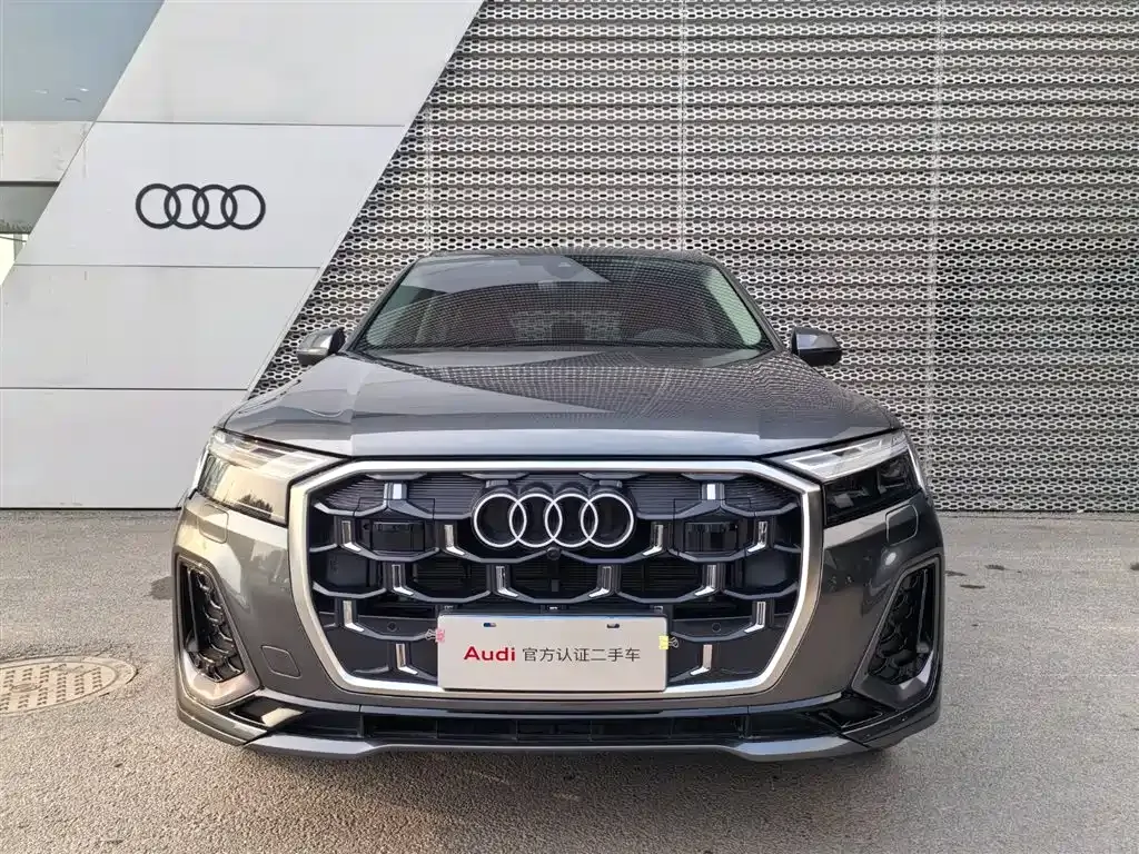 Audi Q7 2024 из CN, фото 2