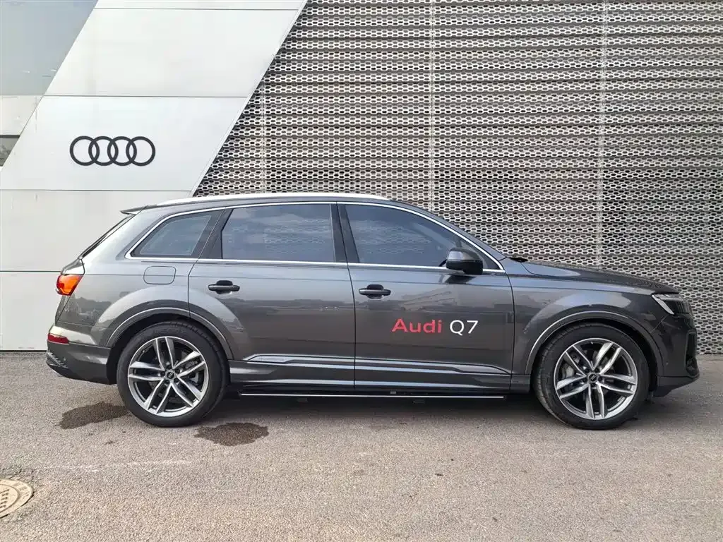 Audi Q7 2024 из CN, фото 5