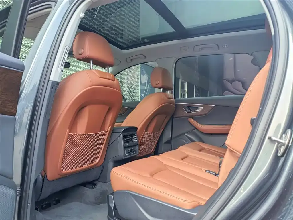 Audi Q7 2024 из CN, фото 7
