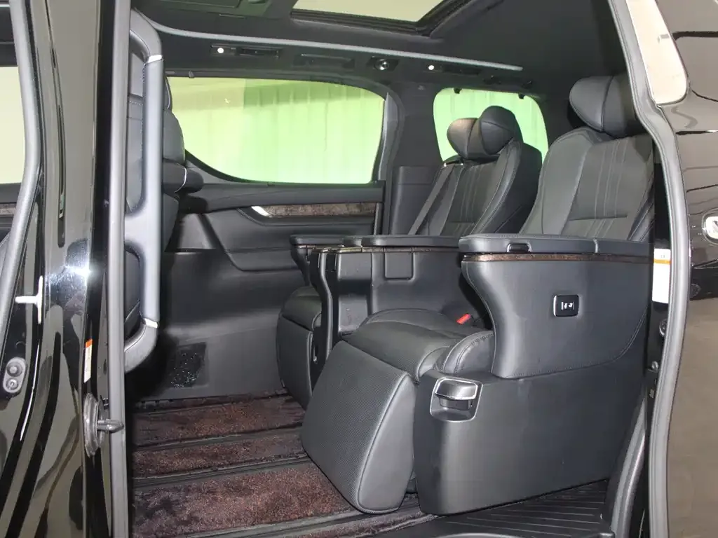 Toyota Alphard 2021 из CN, фото 9