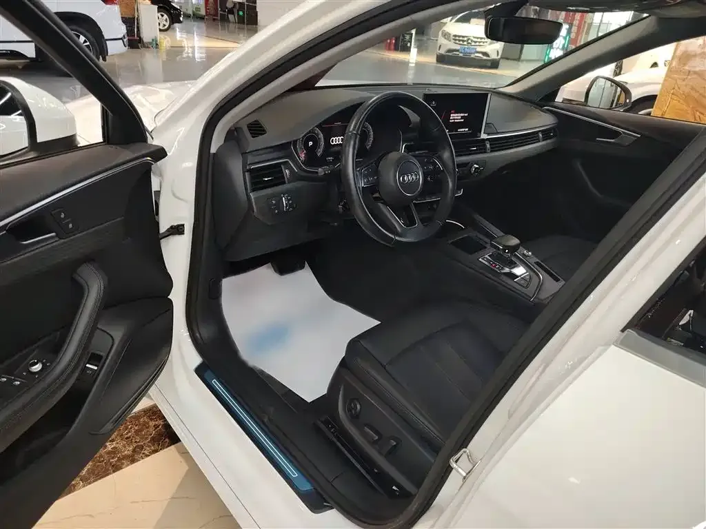 Audi A4L 2022 из CN, фото 10