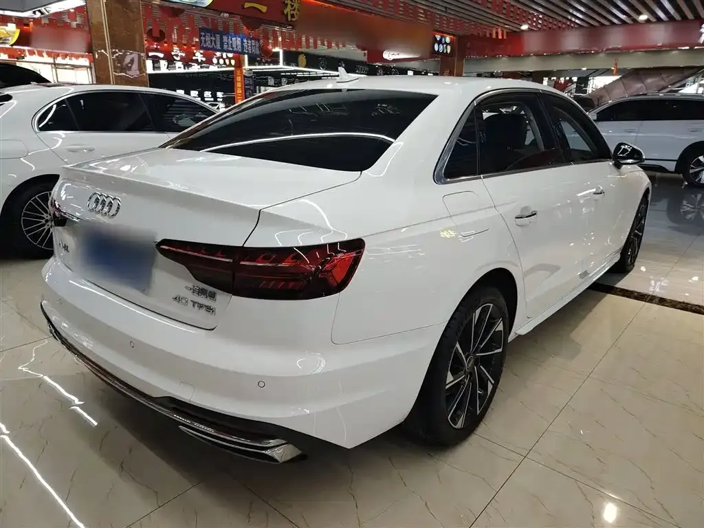 Audi A4L 2022 из CN, фото 5