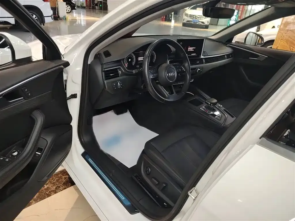 Audi A4L 2022 из CN, фото 6