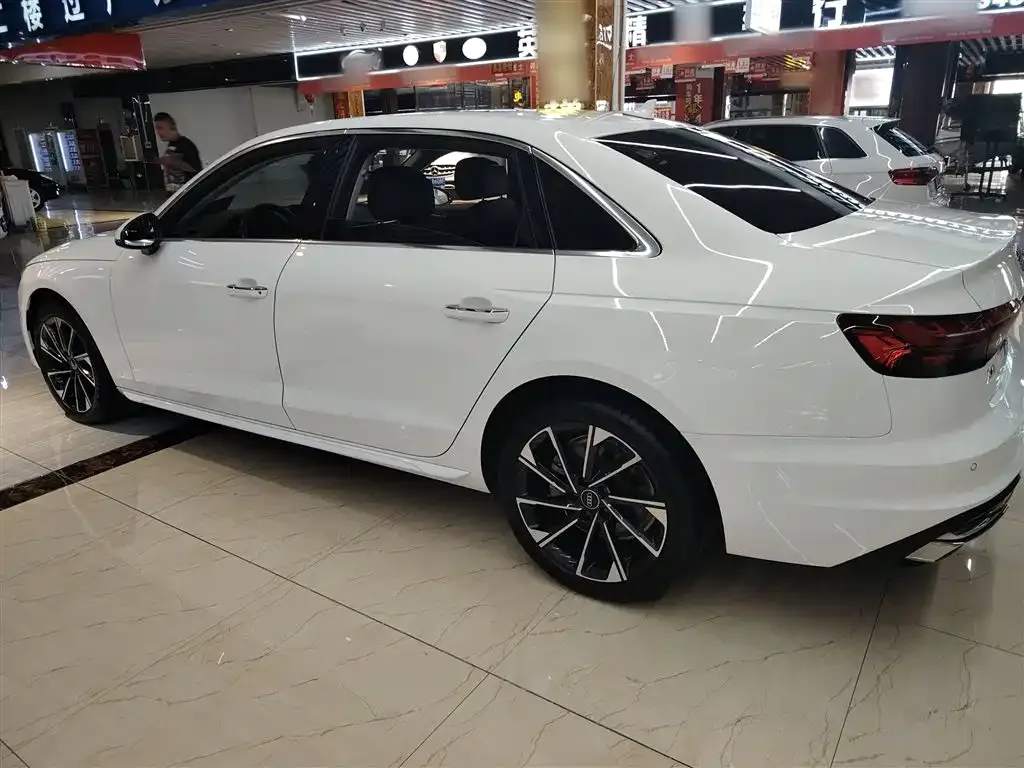 Audi A4L 2022 из CN, фото 8