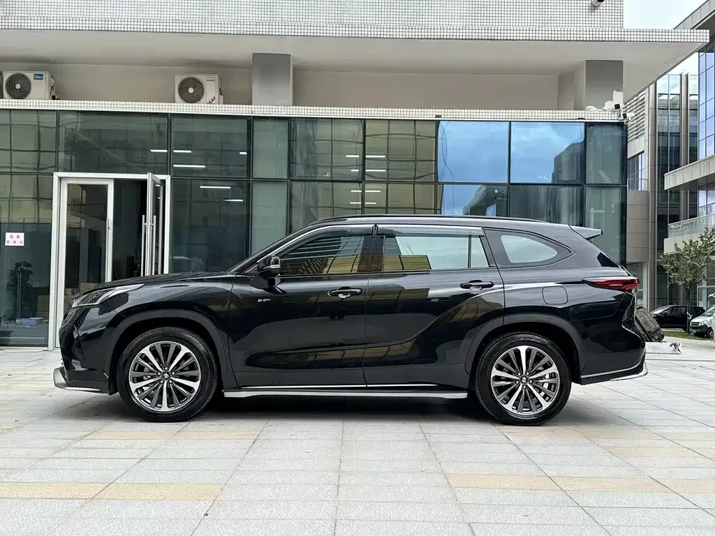 Toyota Crown Kluger 2025 из CN, фото 5