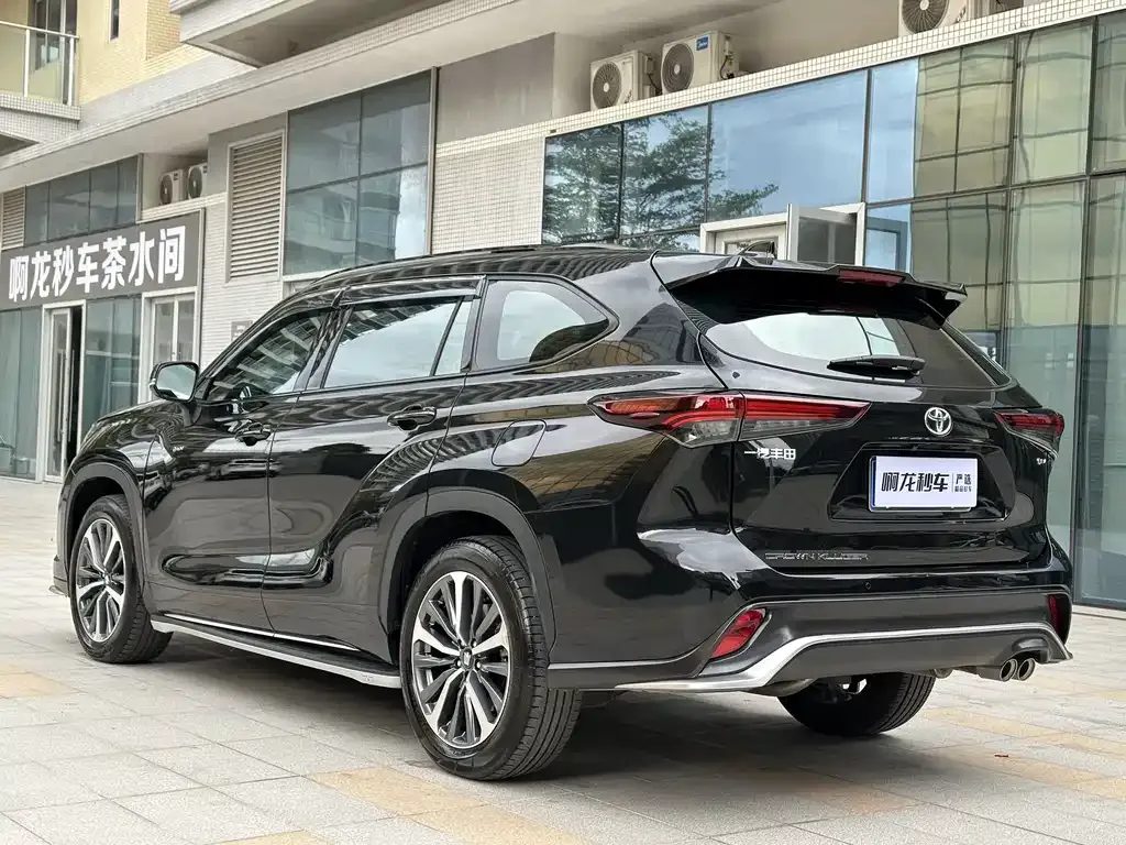 Toyota Crown Kluger 2025 из CN, фото 6