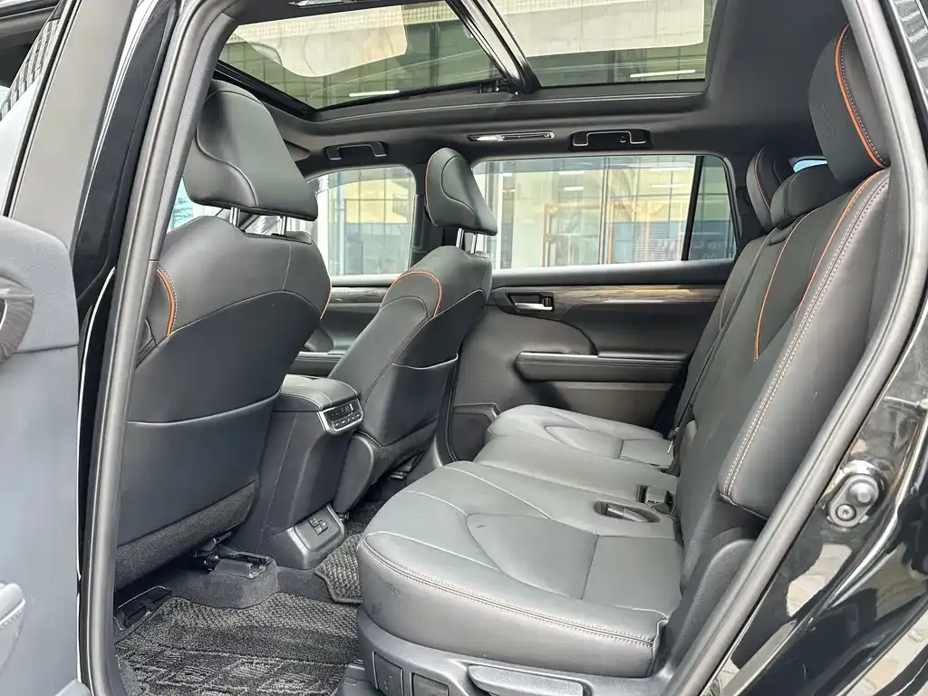 Toyota Crown Kluger 2025 из CN, фото 9