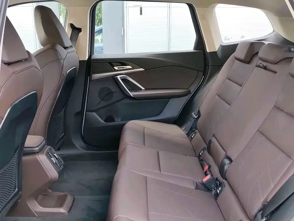 BMW iX1 2025 из CN, фото 10