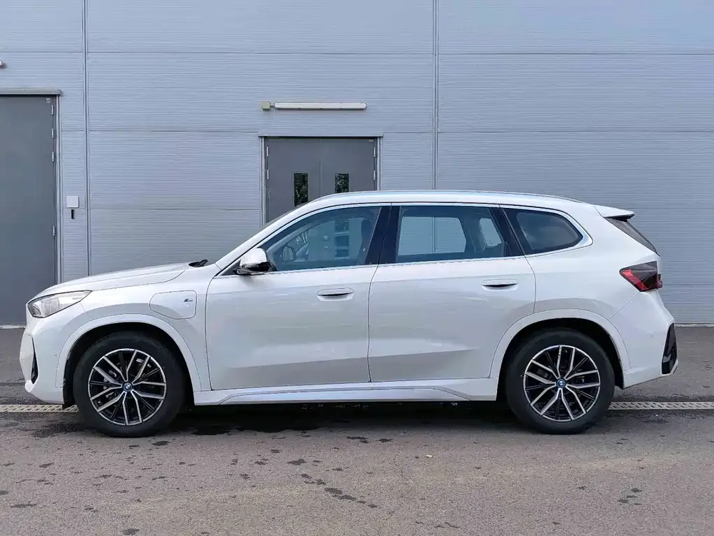 BMW iX1 2025 из CN, фото 3