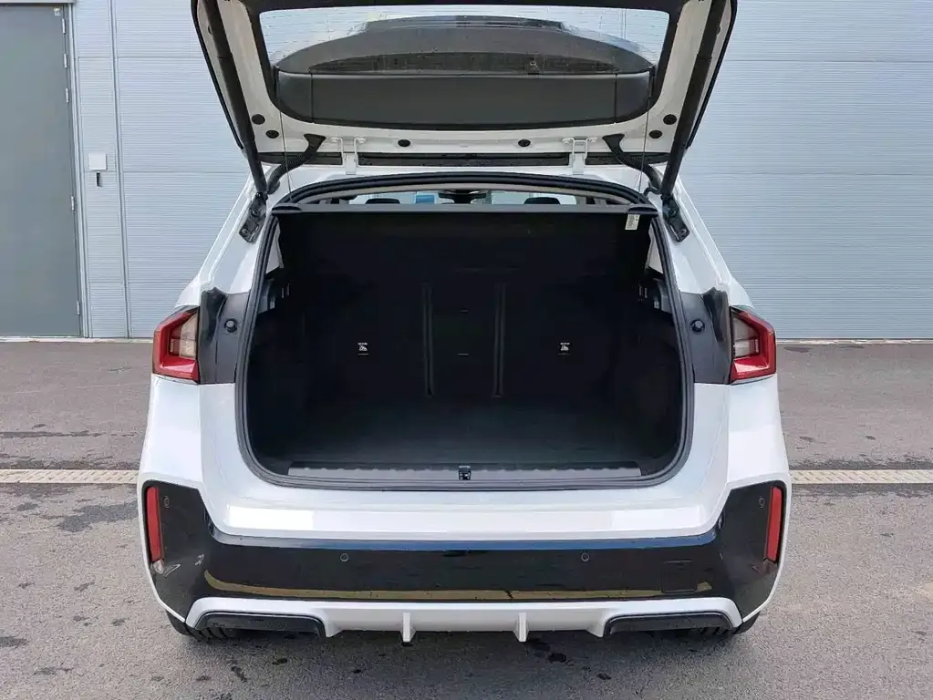 BMW iX1 2025 из CN, фото 7