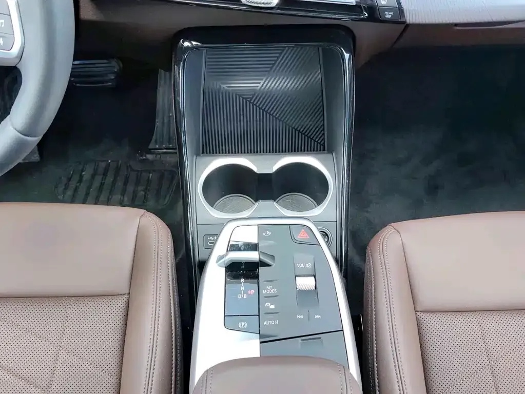BMW iX1 2025 из CN, фото 8