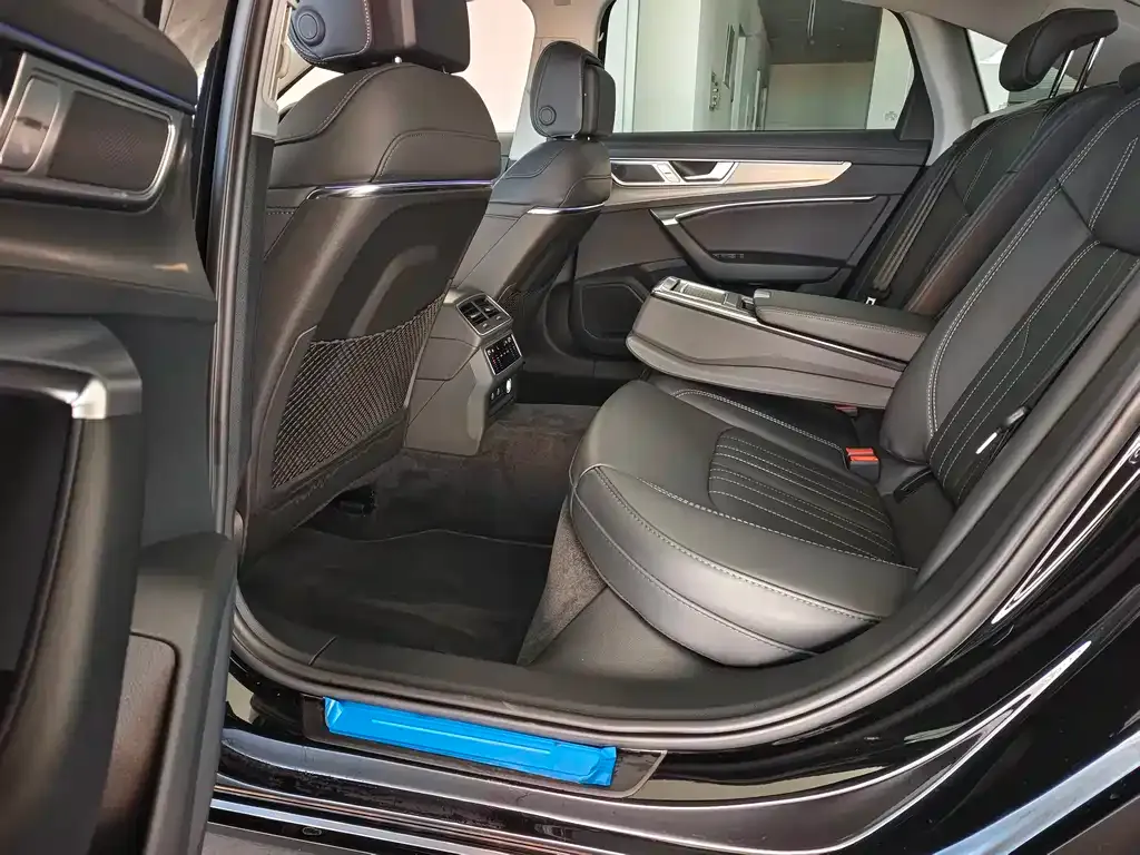 Audi A6L 2023 из CN, фото 8
