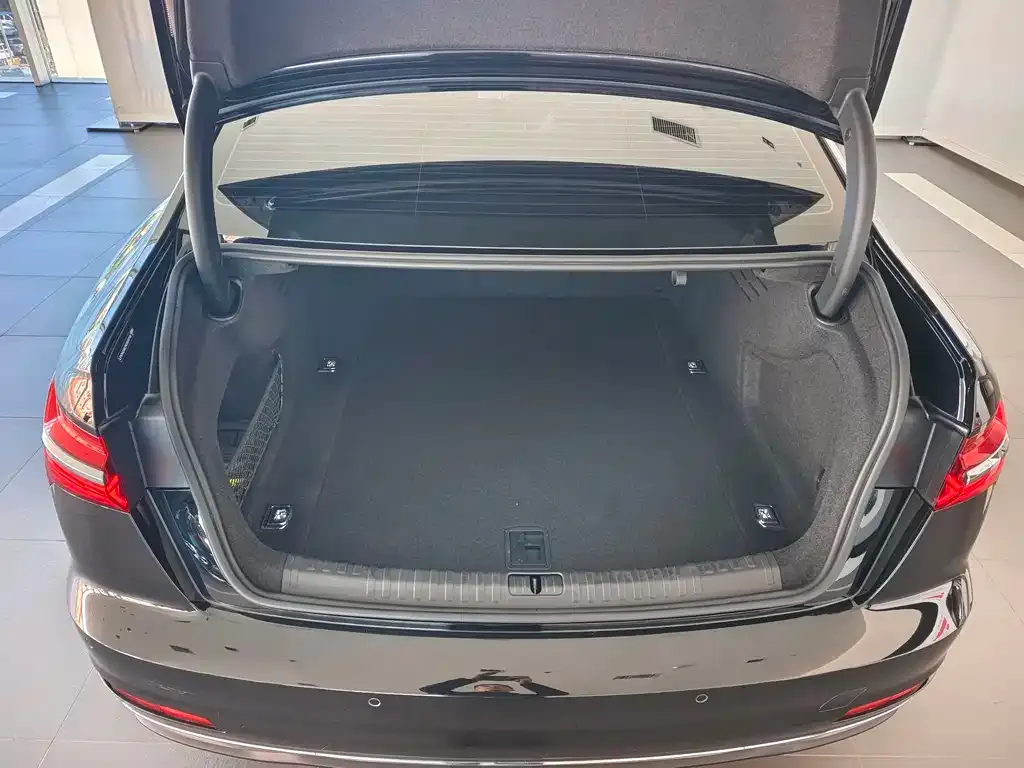 Audi A6L 2023 из CN, фото 9