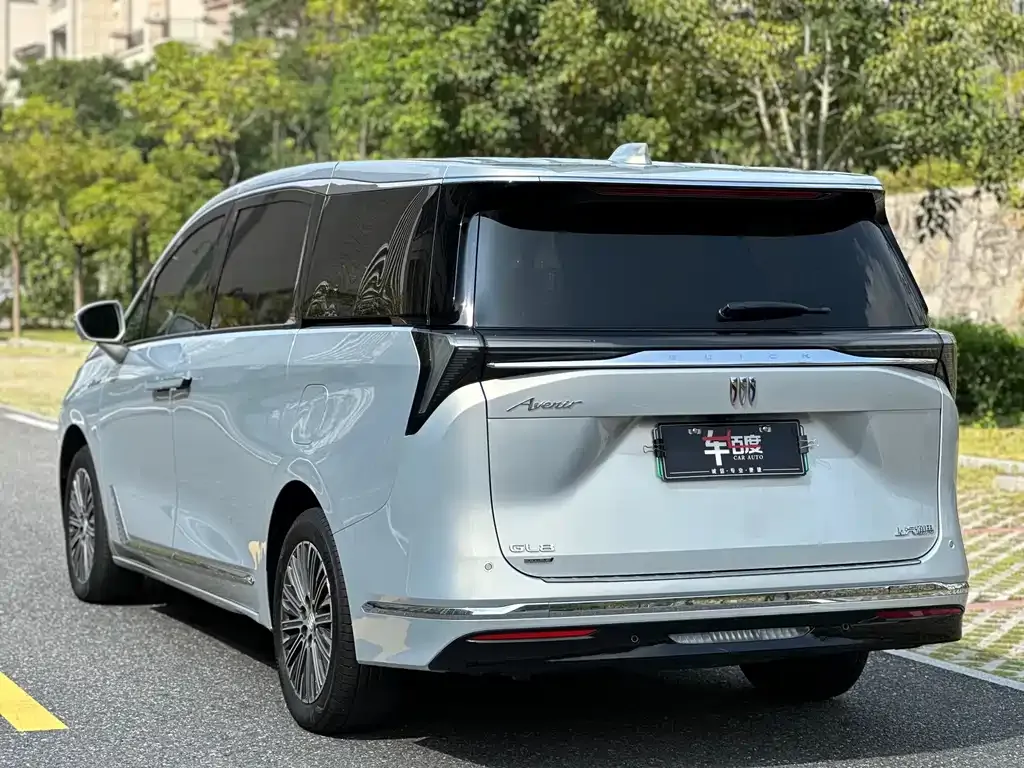 Buick GL8 Hybrid — фото 6