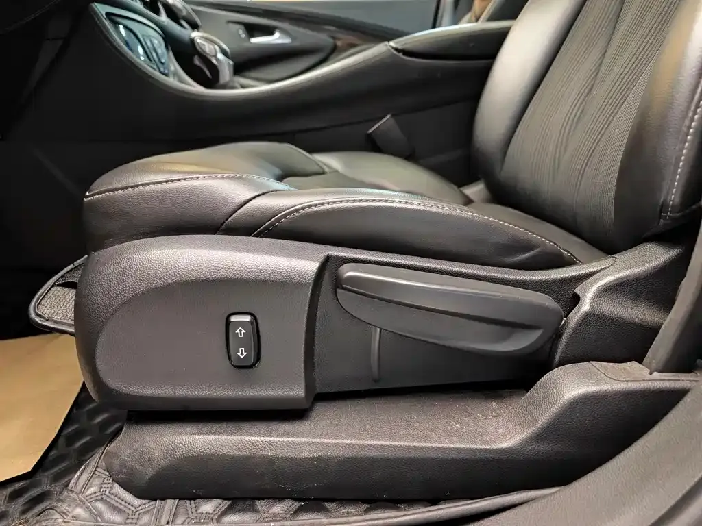 Buick Envision Plus — фото 10