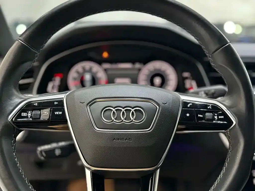 Audi A6L — фото 8