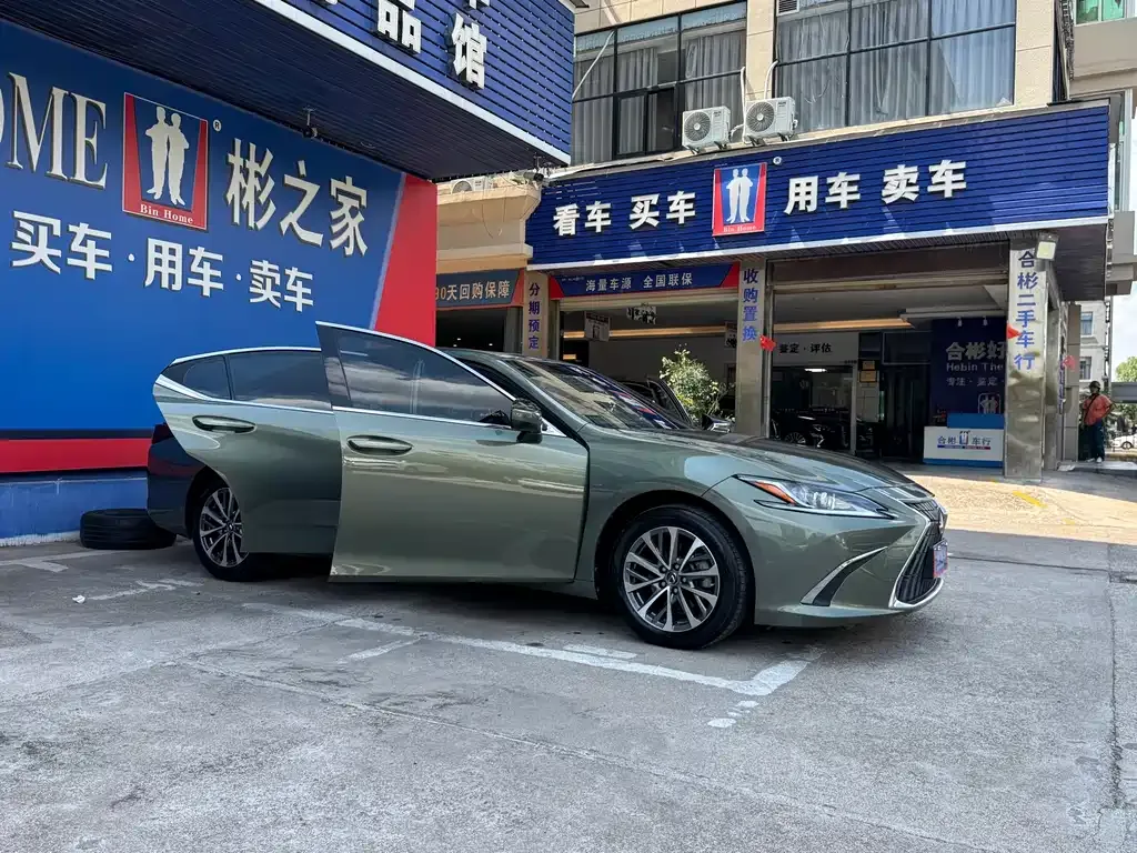 Lexus ES — фото 8