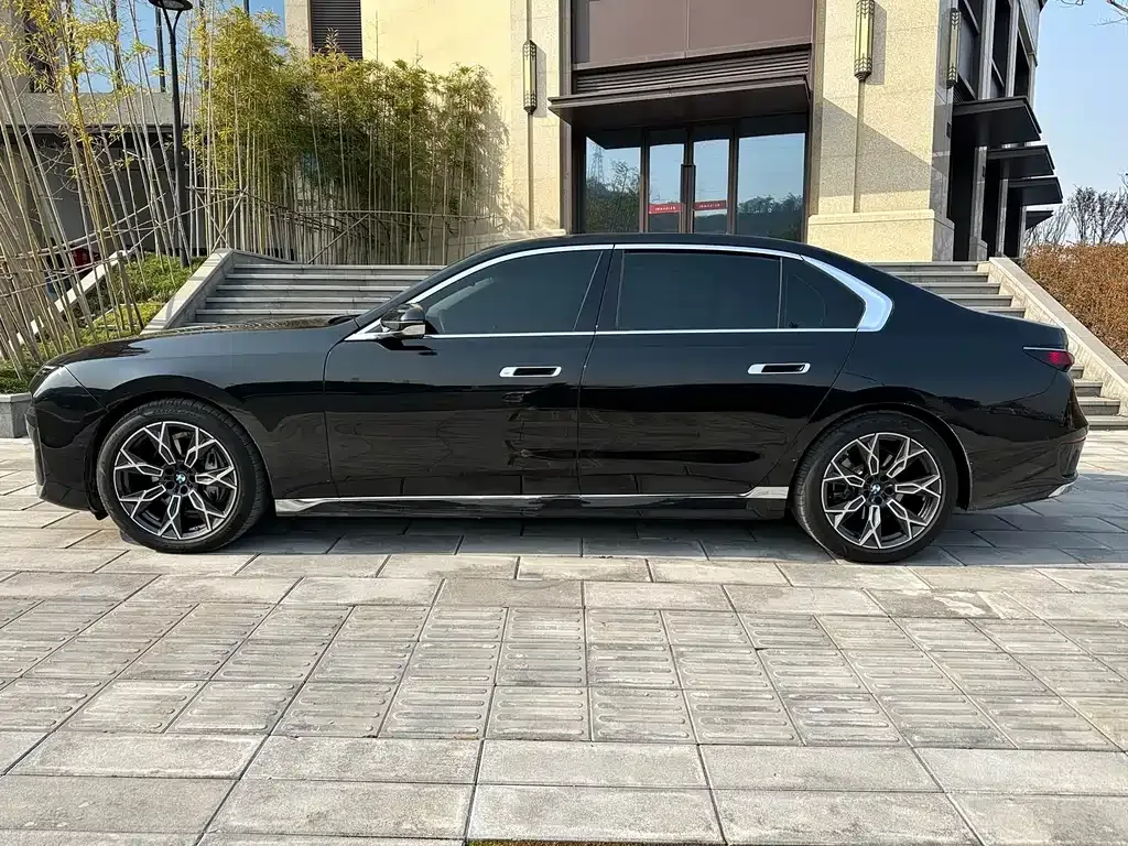 BMW 7 Series 2024 из CN, фото 4