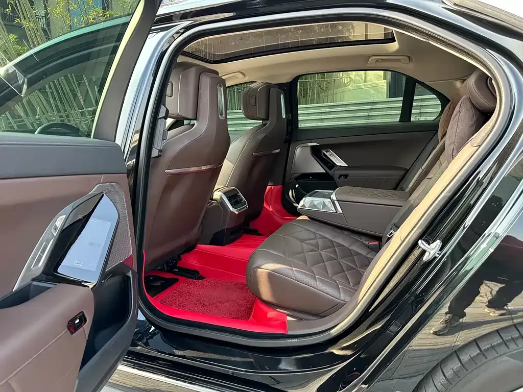BMW 7 Series 2024 из CN, фото 7