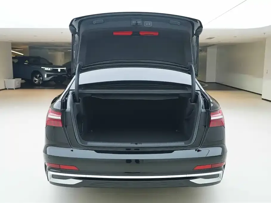 Audi A6L 2023 из CN, фото 6