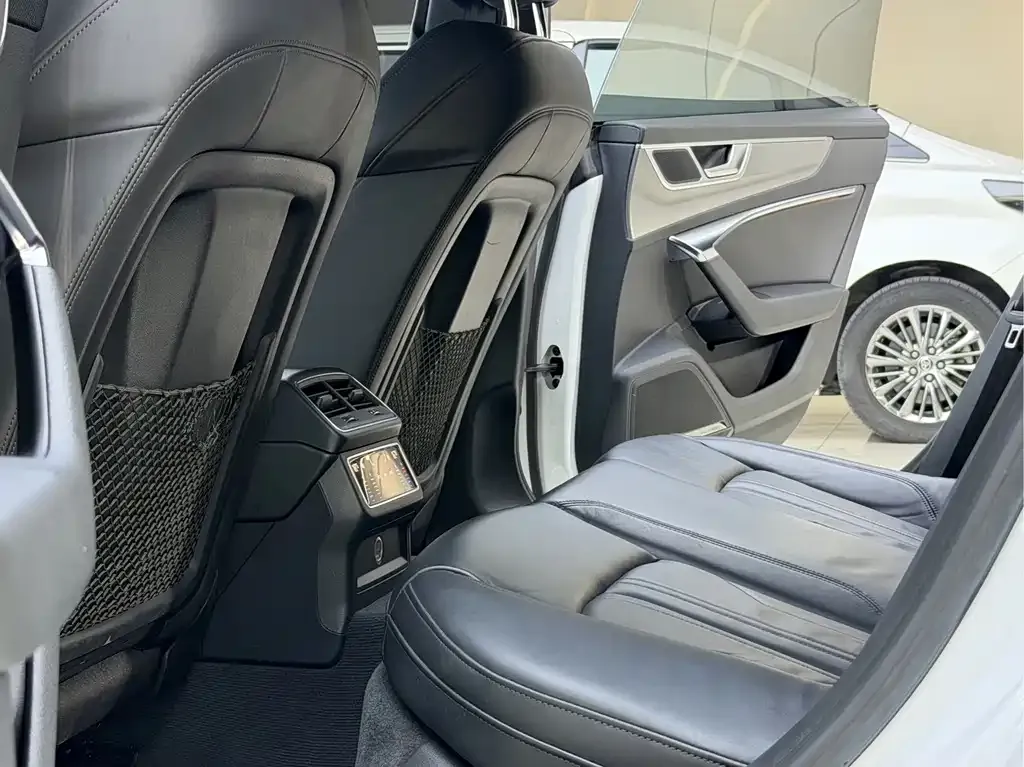Audi A7 2023 из CN, фото 9