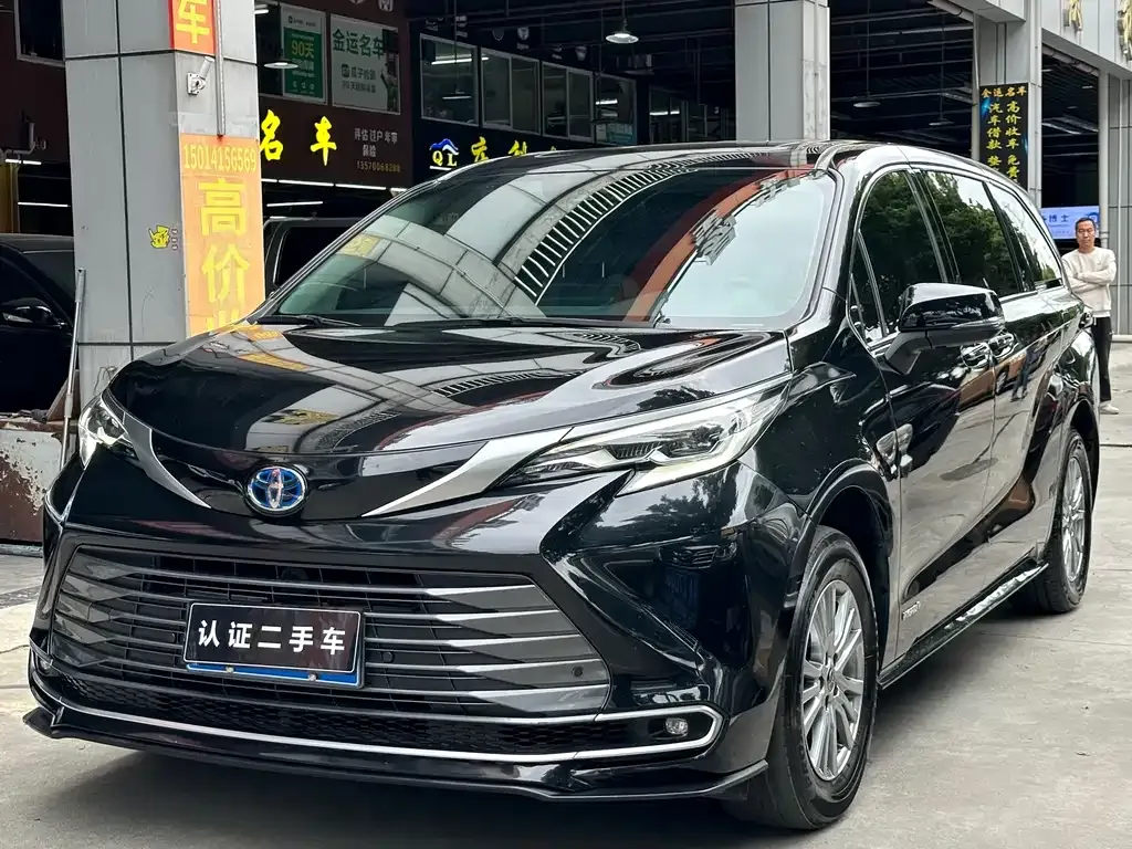 Toyota Sienna 2023 из CN, фото 1