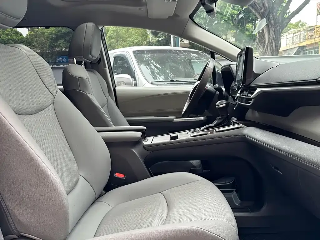 Toyota Sienna 2023 из CN, фото 8