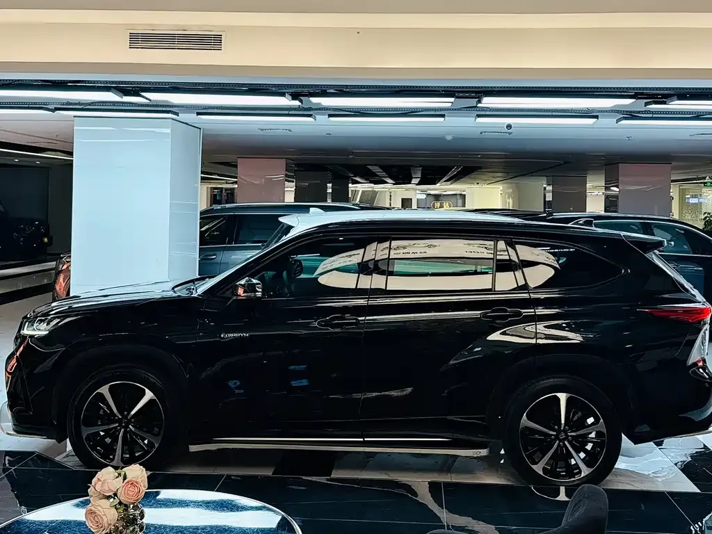 Toyota Crown Kluger 2021 из CN, фото 3