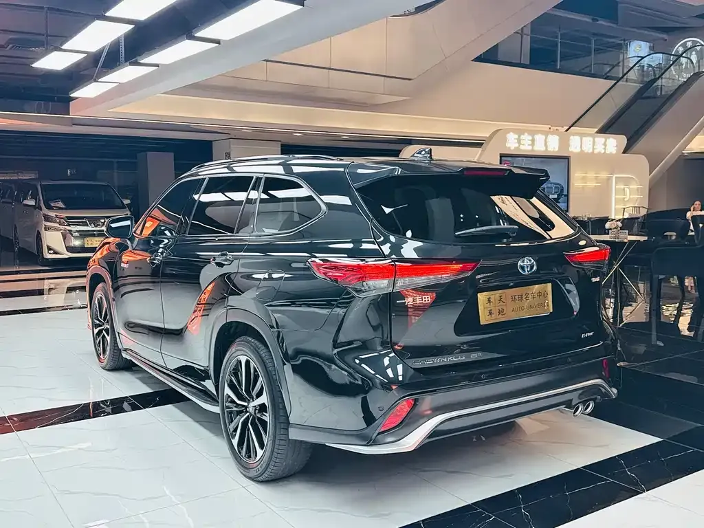 Toyota Crown Kluger 2021 из CN, фото 6