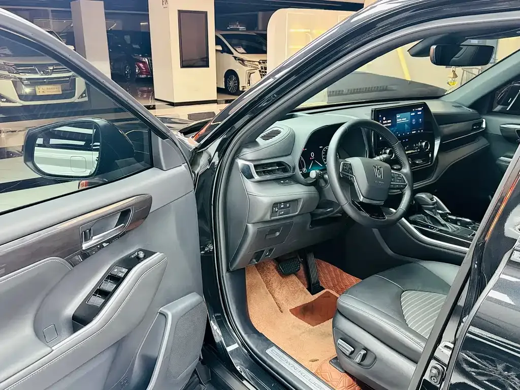Toyota Crown Kluger 2021 из CN, фото 7