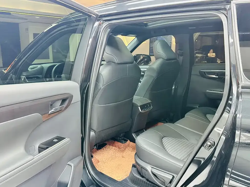Toyota Crown Kluger 2021 из CN, фото 8