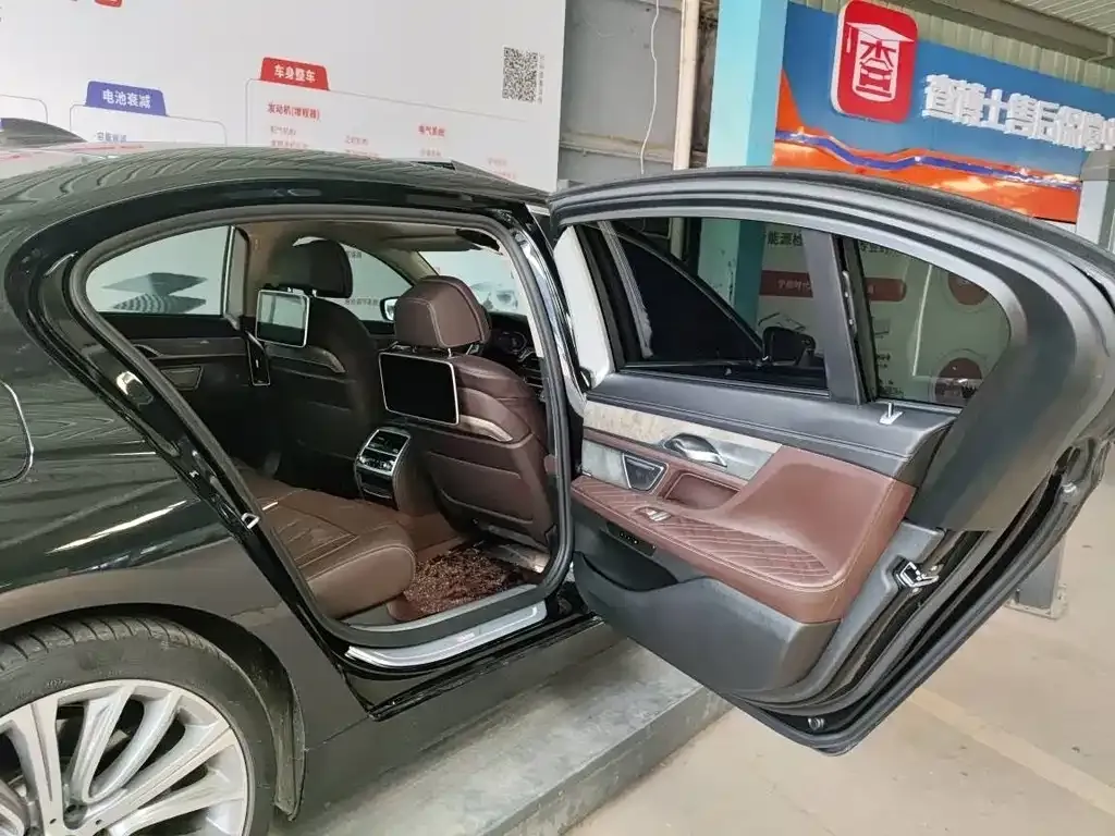 BMW 7 Series 2022 из CN, фото 6