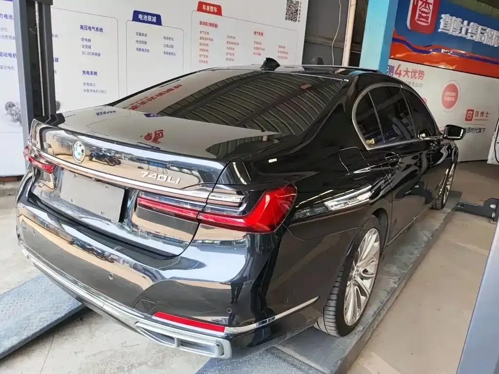 BMW 7 Series 2022 из CN, фото 7