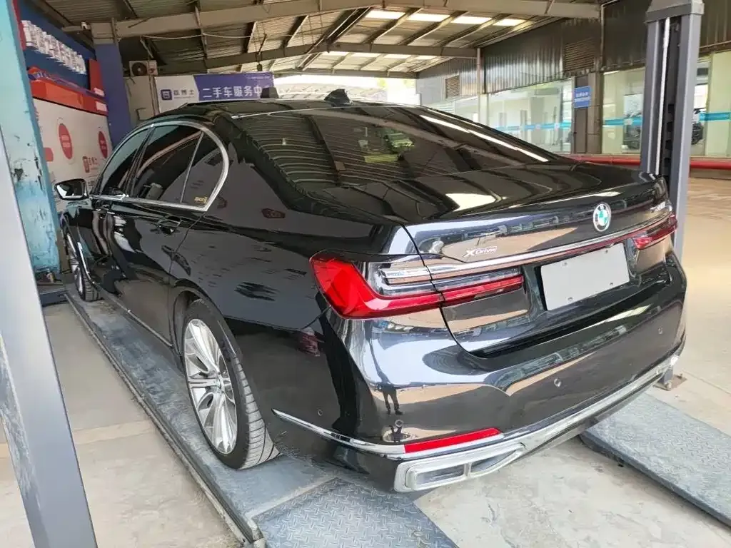 BMW 7 Series 2022 из CN, фото 8