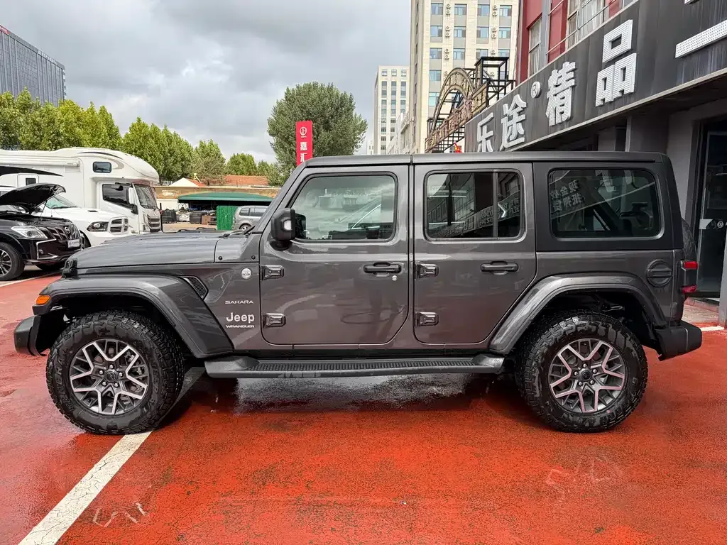 Jeep Wrangler 2023 из CN, фото 3