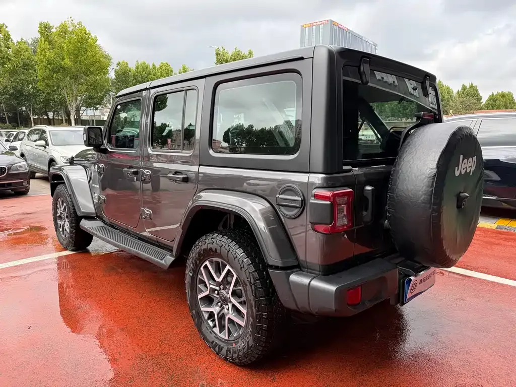 Jeep Wrangler 2023 из CN, фото 4