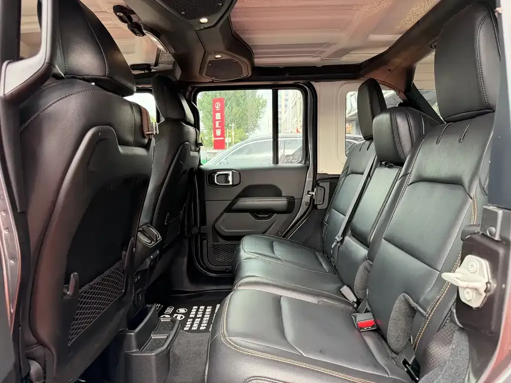 Jeep Wrangler 2023 из CN, фото 8