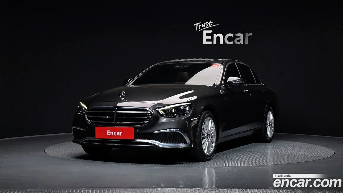 Mercedes-Benz E-Class — фото 1