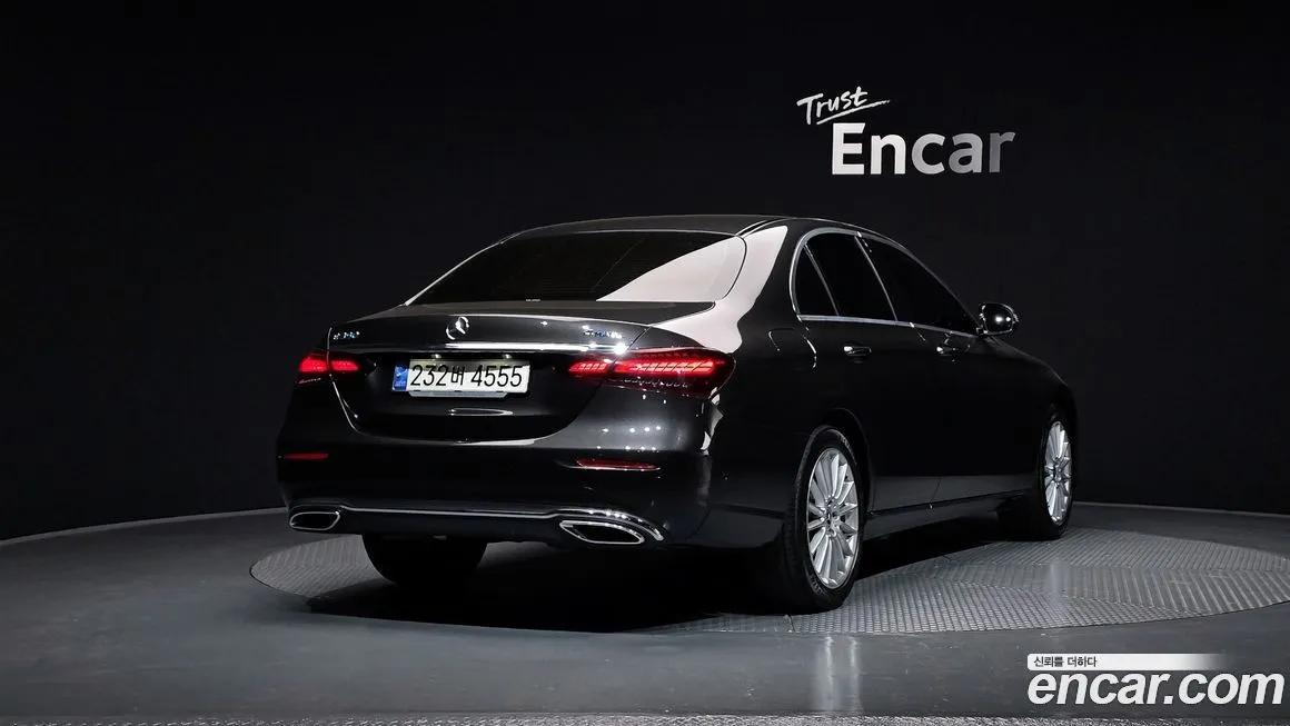 Mercedes-Benz E-Class — фото 2