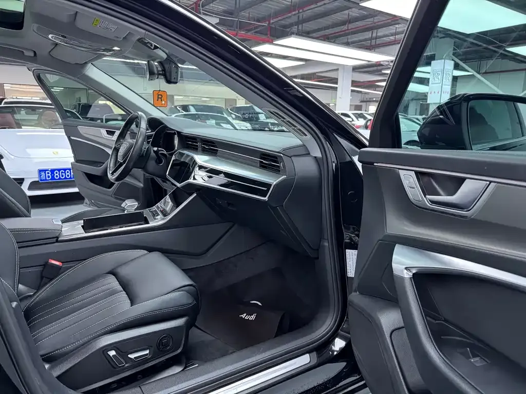 Audi A6L 2022 из CN, фото 10