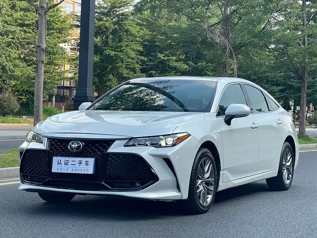 Toyota Avalon — фото 1