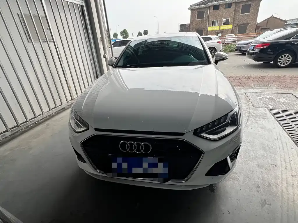 Audi A4L 2021 из CN, фото 1