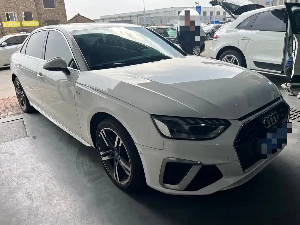 Audi A4L 2021 из CN, фото 2